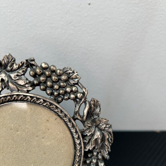 Vintage Ornate Linco Perfect Pewter Grape Leaf Photo Frame 3” round - Picture 2 of 11